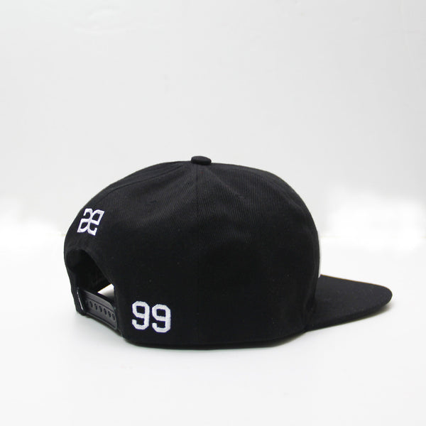 BASIC SNAPBACK IN BLACK CAP HAT